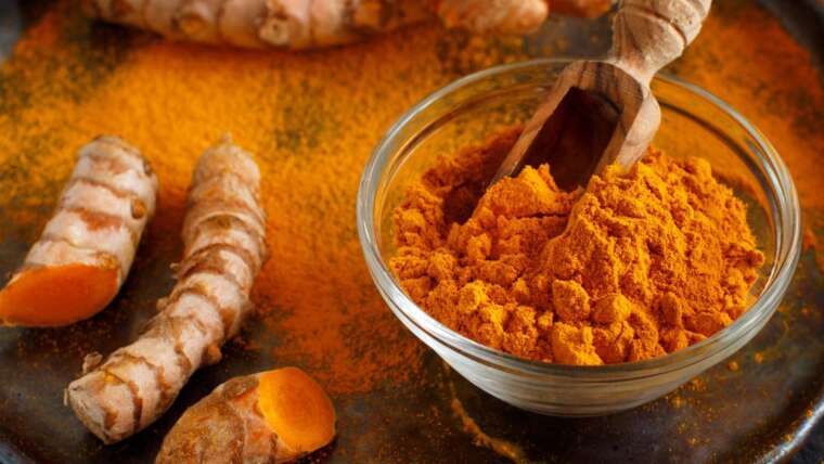 Descubra os benefícios da curcuma natural e como usá-la